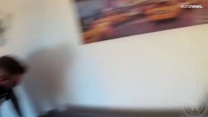 المملكة المتحدة: الشرطة في بوتون تعثر على مطلوب مختبئ في مكان غير متوقع