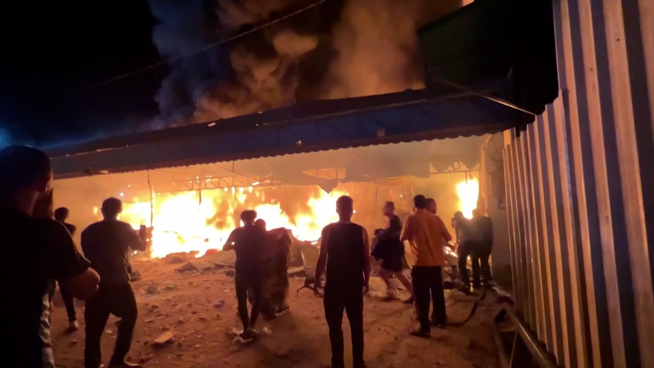 « Brûlés vifs dans leur sommeil » : un camp de réfugiés bombardé en pleine nuit à Gaza