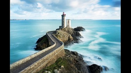 Un homme se promenait sous la pluie... (paroles de ludovic freppaz)