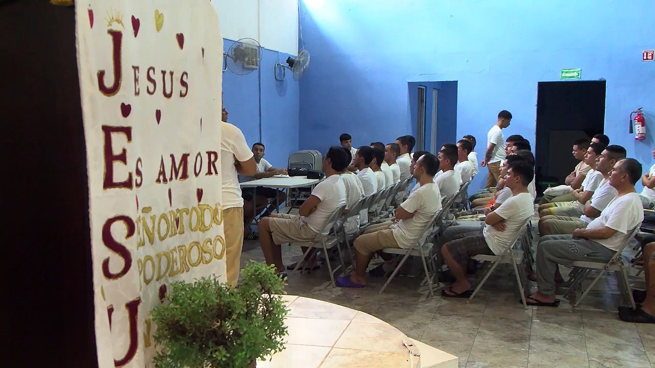 ofrece terapias psicológicas gratuitas a familias con este tipo de problemas.