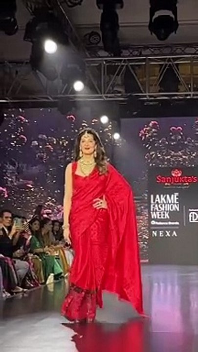 @sangeetabijlani9 for @sanjukta_dutta_ at Lakme fashion week 2024 .#sangeetabijlani #lakmefashionweek#fdci #bollywood #lfw #sangeeta
