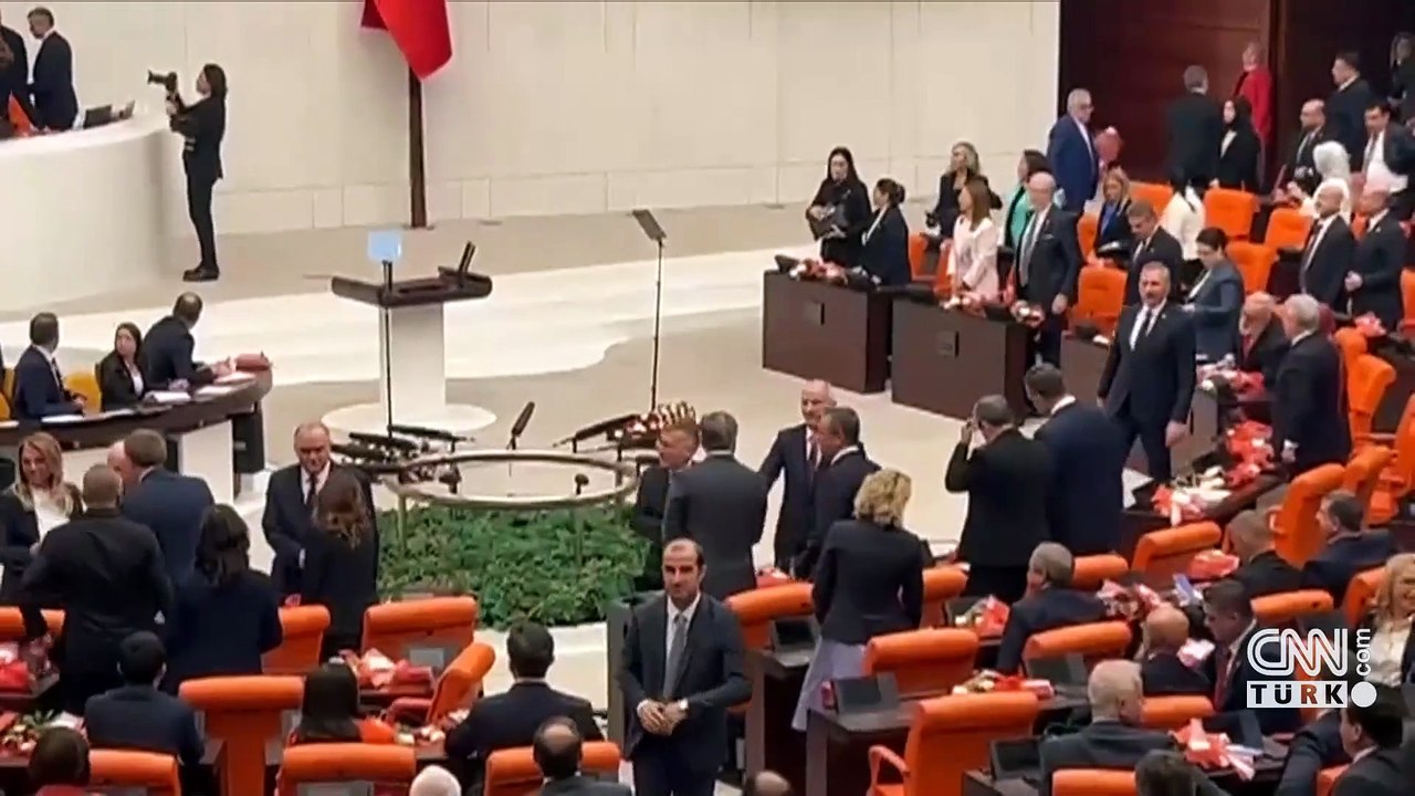 MHP Genel Başkan Yardımcısı Semih Yalçın'dan tokalaşma yorumu: ''Devir kutuplaşma devri değil''