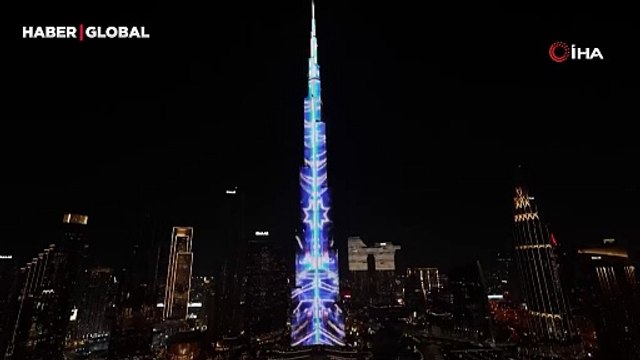 Burj Khalifa’ya Lübnan bayrağı yansıtıldı: “BAE seninle, Lübnan”