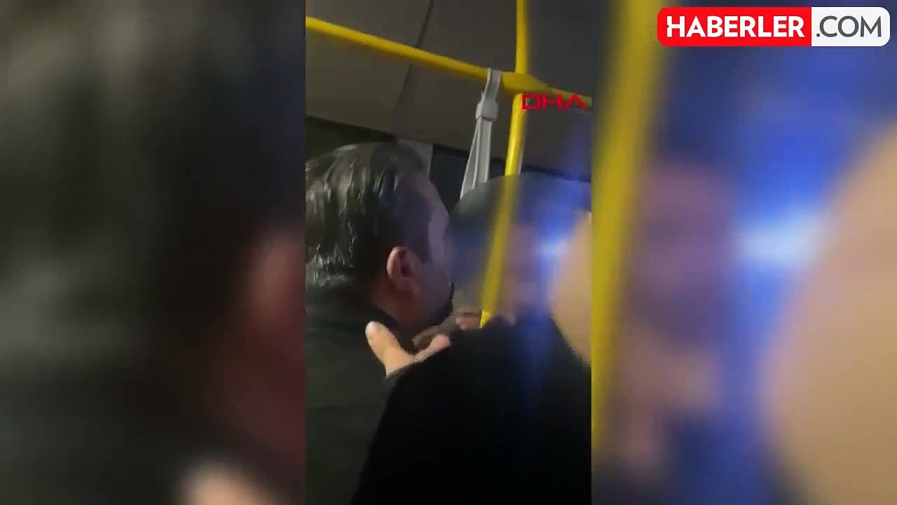 Durakta bekleyen kadını taciz eden şüpheli, otobüstekiler tarafından darbedildi