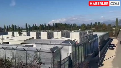 İtalya, ilk göçmen grubunu Arnavutluk'a göndermeye başladı