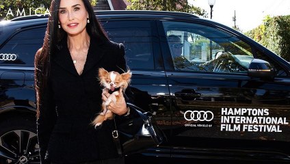 Demi Moore e l'outfit che ci fa rivalutare la gonna di jeans