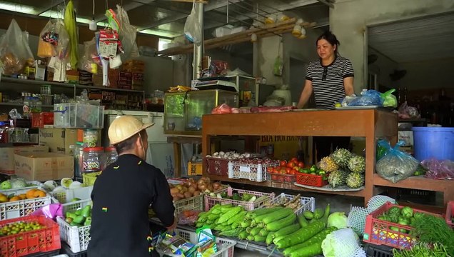 Dwarf Family Harvesting Wild Berries Goes to Market Sell - Bring Home Baby Dog and Monkeys to Care