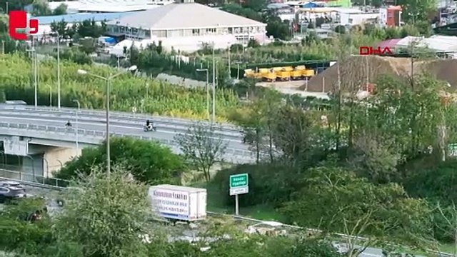 Motosikletliler kaçtı polis kovaladı... Kovalamaca MOBESE kamerasına yakalandı