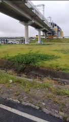 Carreta quebrada trava trânsito em retorno da BR-324