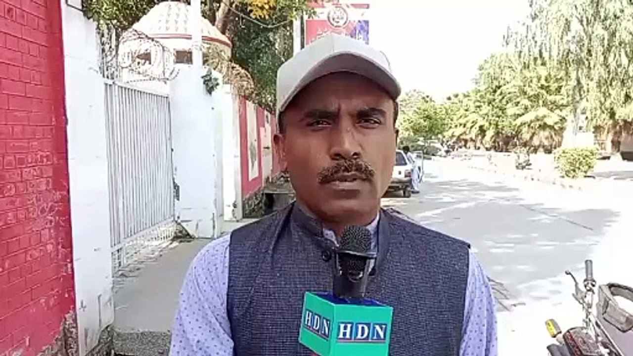 After resisting the police in Taimur Chowk, the arrested accused of robbery tore off the head of the constable.