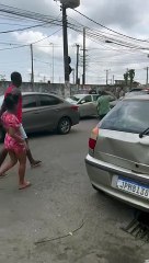 Tải video: Homem é preso após praticar furto na 'Feira do Rolo' em Salvador; assista