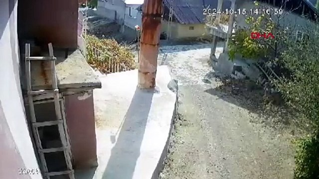 Sivas'ta 4.0 büyüklüğündeki deprem anı güvenlik kamerasında