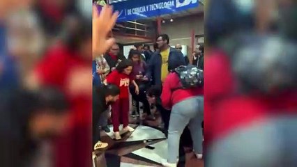 Libertarios entraron a la UNQUI y tiraron gas pimienta