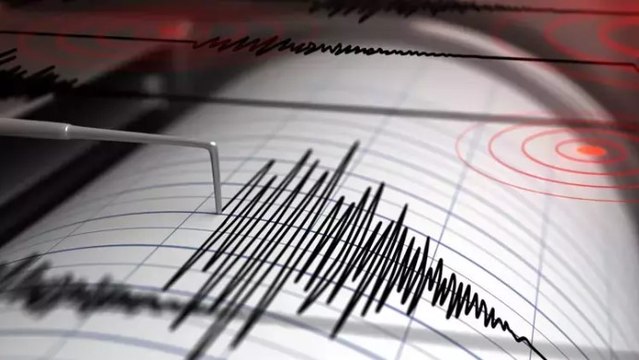 Sivas’ta 4 büyüklüğündeki deprem anı güvenlik kamerasında