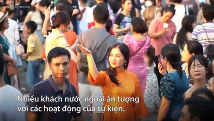 Phố đi bộ chật kín người kỷ niệm Giải phóng Thủ đô