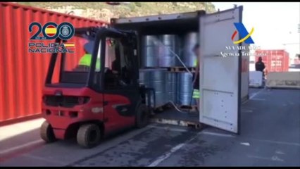 Barcellona, sequestrati al porto 13.000 chili di sostanze chimiche