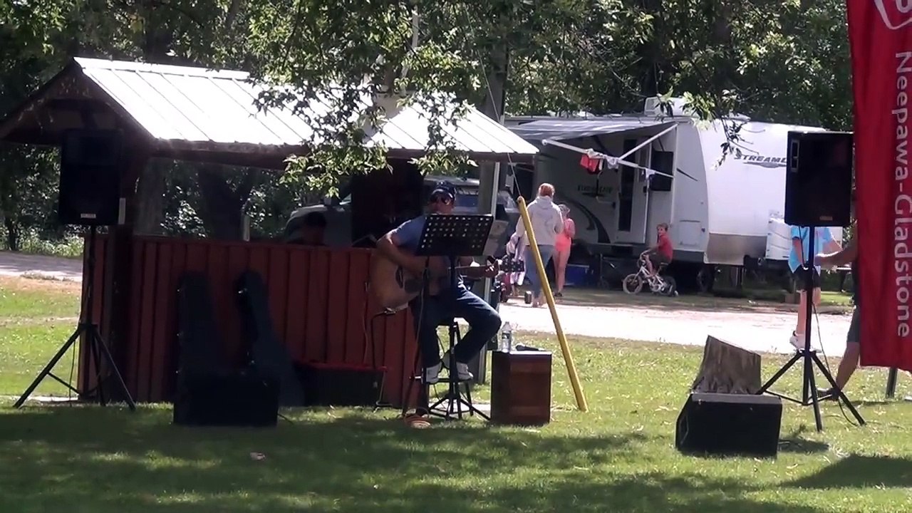Ephren Banana , Livin on Love (Acoustic Cover) #music #livemusic