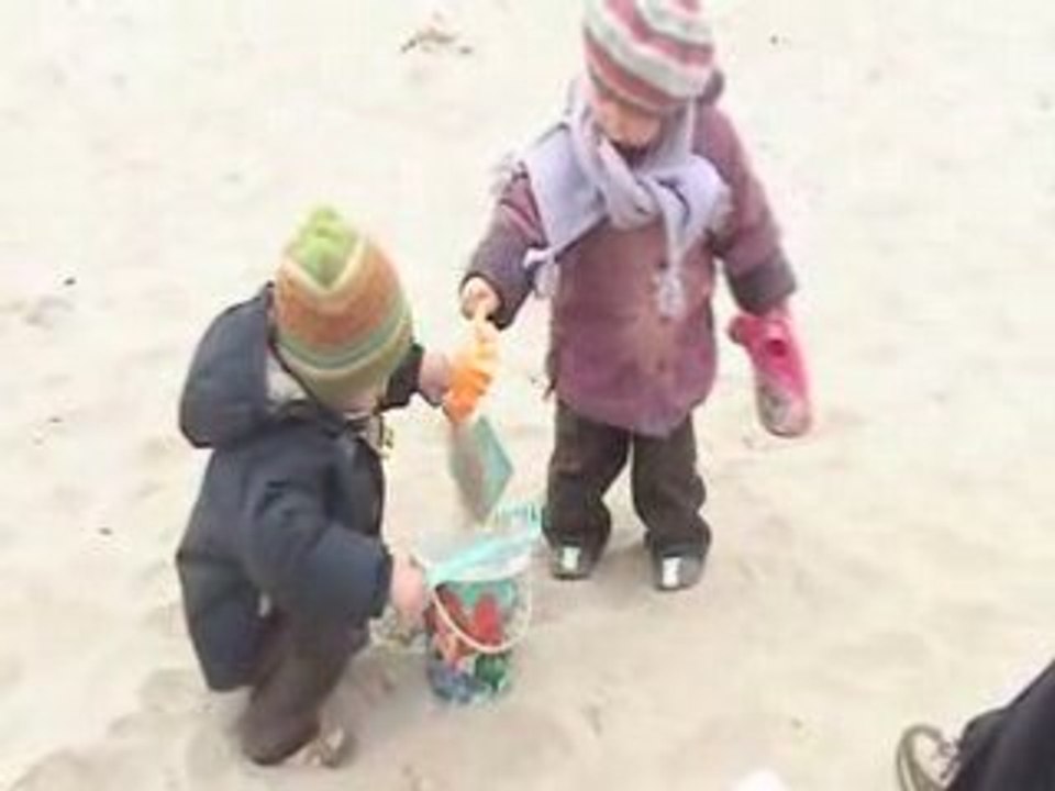 Marie et Emilien à la mer