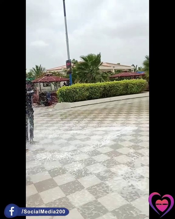 واٹر پارک میں شاور