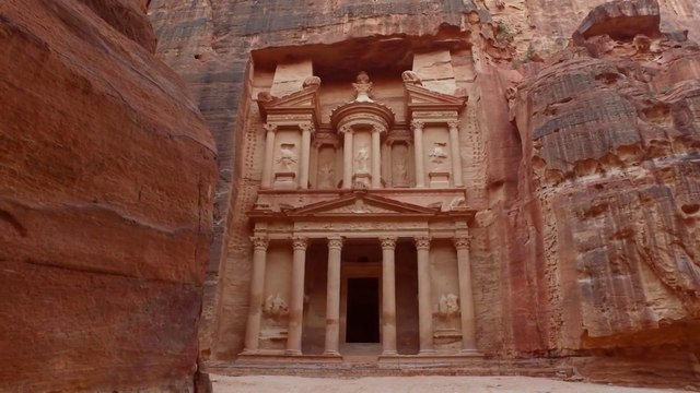 Un tombeau de 12 squelettes découvert sous le lieu de tournage d’Indiana Jones à Pétra