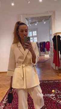 Flavia Mihasan - 06.10.2022\Living,cadouri,hăinuţe puradei,Carter's OshKosh.BSB Romania,cerşind ţinute.Q3,vorbind despre blefaroplastia pe care și-a făcut-o la pleoapele îmbătrânite.Laude clinică.Clinica dentară.Q3,revenind de la ReSale