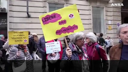 Torino, "Non una di meno" contro la 'stanza d'ascolto' nell'ospedale Sant'Anna