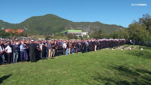 المئات يحضرون جنازة جماعية لـ 19 من ضحايا الفيضانات المدمرة في البوسنة والهرسك