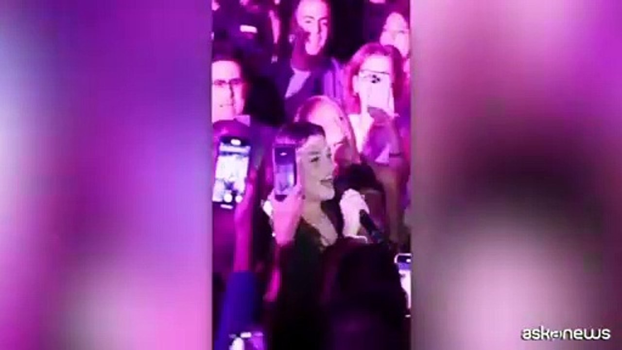 Emma infiamma Los Angeles sul palco del club Whisky a Go Go