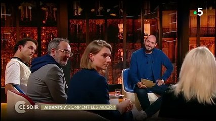 Laure Adler évoque son expérience en tant qu'aidante de ses parents, sur le plateau de l'émission C ce soir (France 5)