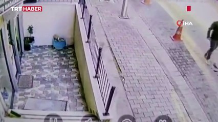 Vitesleri karıştırdı, gaza basınca merdiven boşluğuna düştü