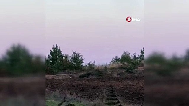 Tarlayı süren çiftçi patlamamış el bombası buldu