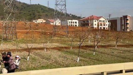 Casas e fazendas no interior da Coreia do Norte