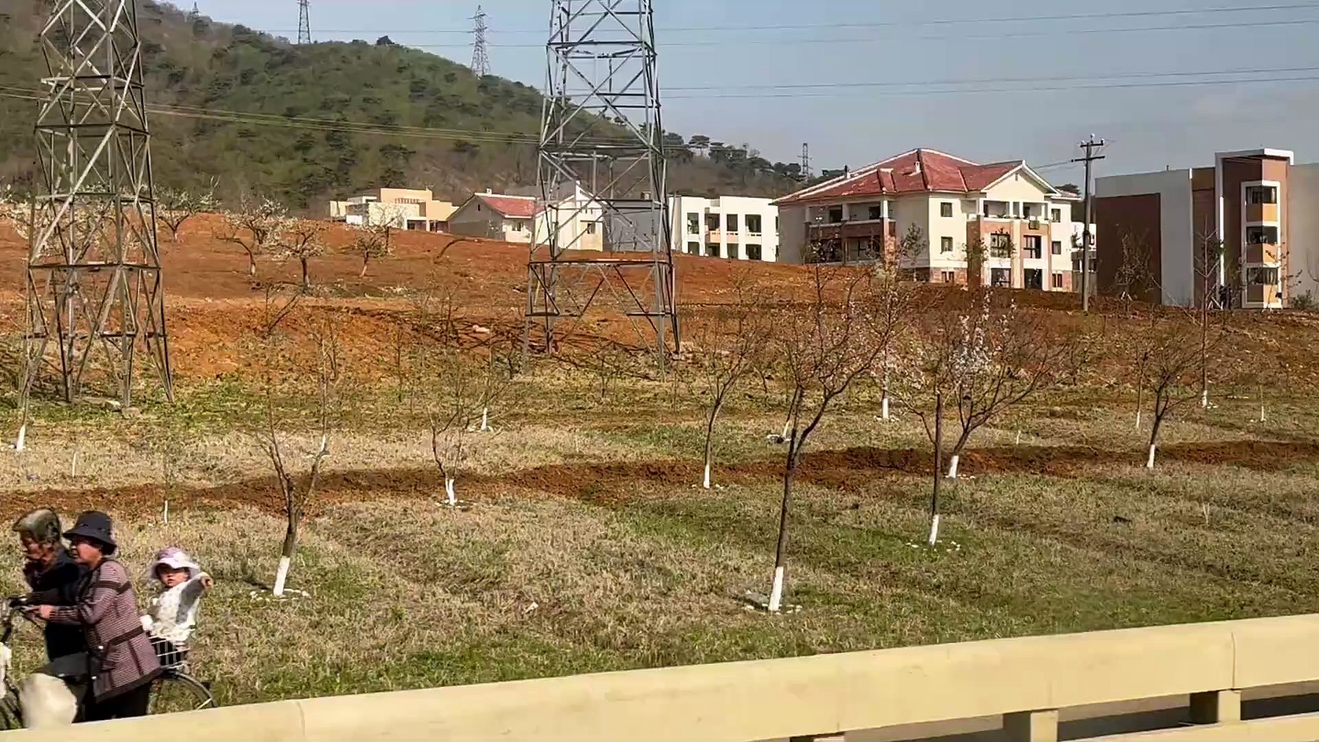 Casas e fazendas no interior da Coreia do Norte