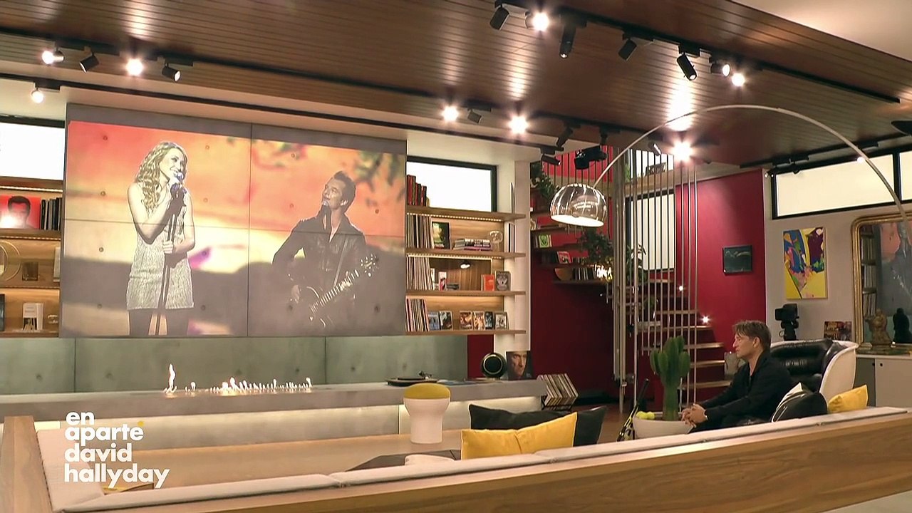 David Hallyday a récemment été convié dans l'émission "En aparté", diffusée sur Canal +. En évoquant son dernier opus intitulé "Requiem pour un fou", l'artiste s'est également confié sur sa soeur Laura Smet, dont il est très proche...
