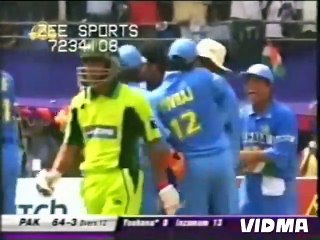 ZAHEER KHAN_ 2-25 VS PAKISTAN 1st ODI @ KOCHI IN 2005.
