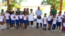 Entrega Gobierno uniformes en la escuela Lucio Blanco de Nadadores