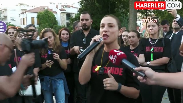 CHP İzmir İl Kadın Kolları Kırık Saçlar Özgürlüğe Yürüyor Yürüyüşünü Selçuk'tan Başlattı