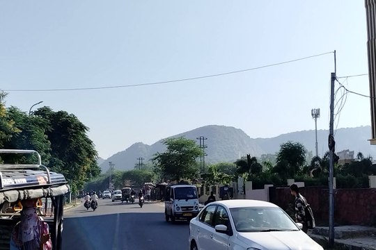 Mosam : मौसम में होने लगा बदलाव, जयपुर के मौसम में घुलने लगी गुलाबी ठंडक