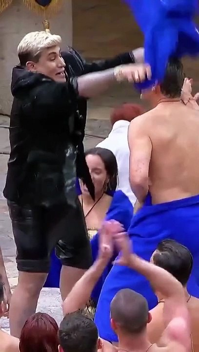 ¡El beso de Alfredo Adame y el ex de Niurka Marcos!