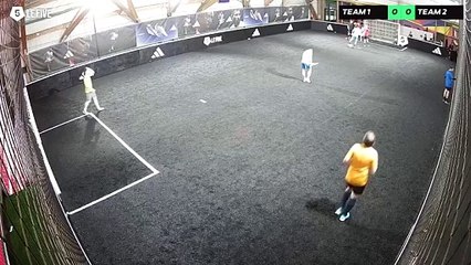 15/10 à 20:36 - Football Terrain adidas (LeFive P18)