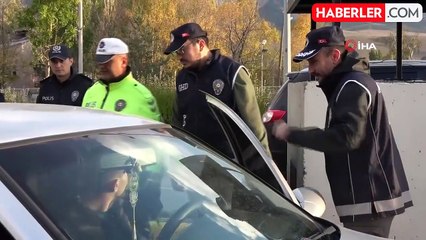 Vali Çiftçi 'Mobil Göç Noktası Aracı'nda İncelemelerde Bulundu