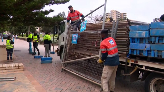 Sydneysiders advised to avoid Coogee Beach after debris washed ashore