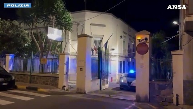 Violenza sessuale su ragazza minorenne, nove arresti