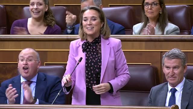 Montero acusa al PP de hacer política basura a través de noticias falsas