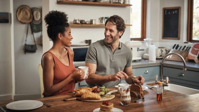 Las Parejas Felices Deben Hacer Estas 4 Cosas Juntas, Según Los Expertos
