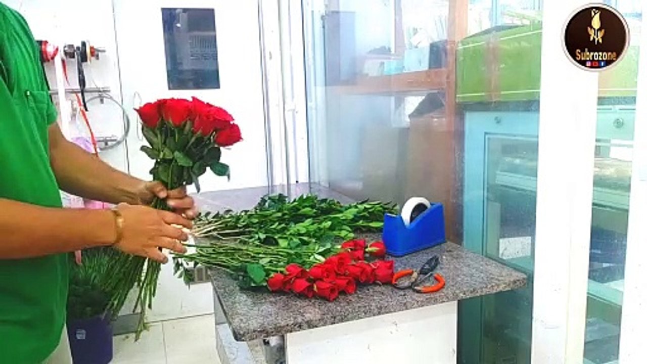 Making a Stunning Red Rose Bouquet for Your Loved One