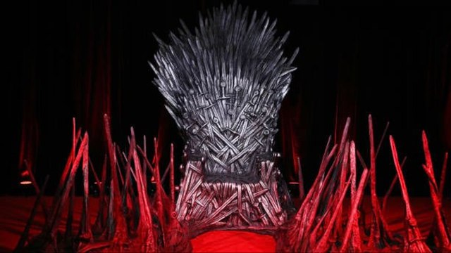 Subastan El Trono De Hierro De 'Juego De Tronos' Por 1,49 Millones De Dólares