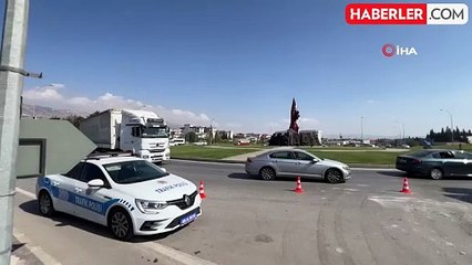 Kahramanmaraş'ta Tır Beton Blokları ile Yan Yattı