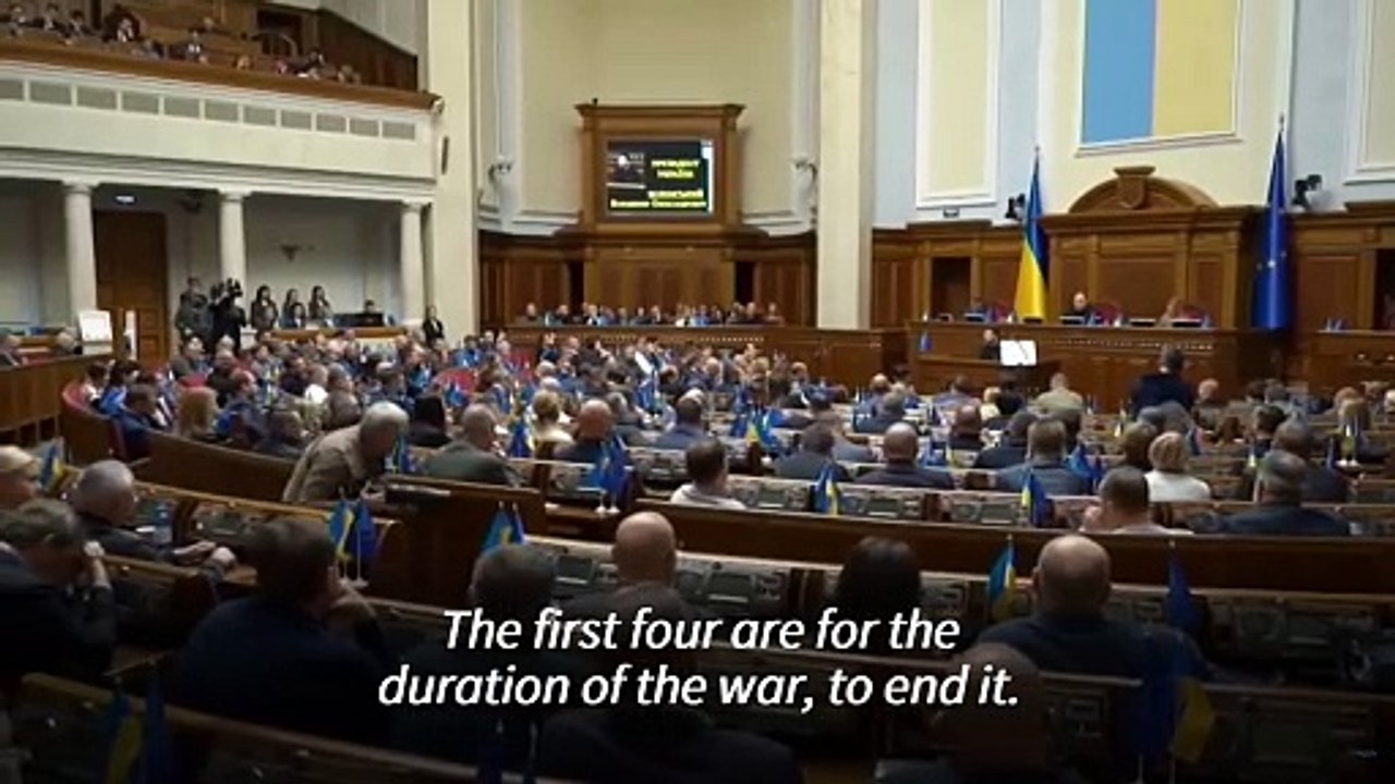 Ukrainian President Zelensky presents Victory P...