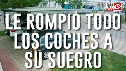 Le destrozó todos los autos a su suegro por presunto abuso sexual contra su hijo